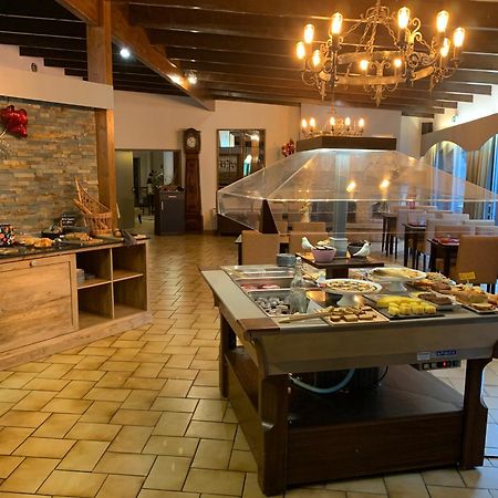 Logis Hotel Le Lac Эмбрён Экстерьер фото