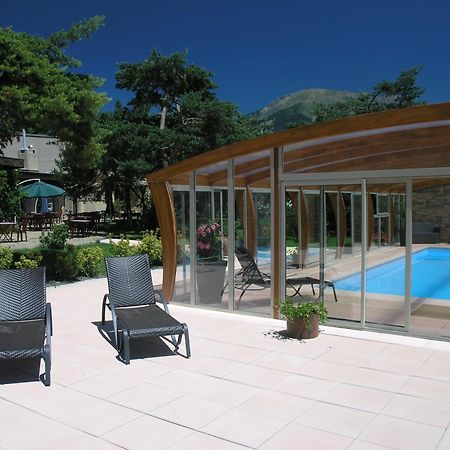 Logis Hotel Le Lac Эмбрён Экстерьер фото