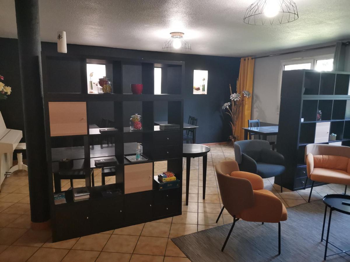 Logis Hotel Le Lac Эмбрён Экстерьер фото