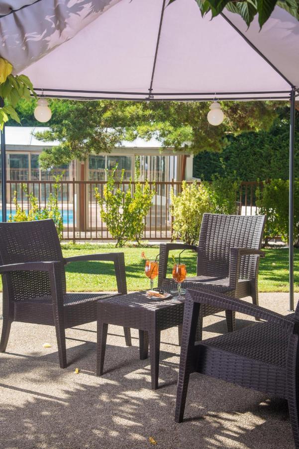 Logis Hotel Le Lac Эмбрён Экстерьер фото