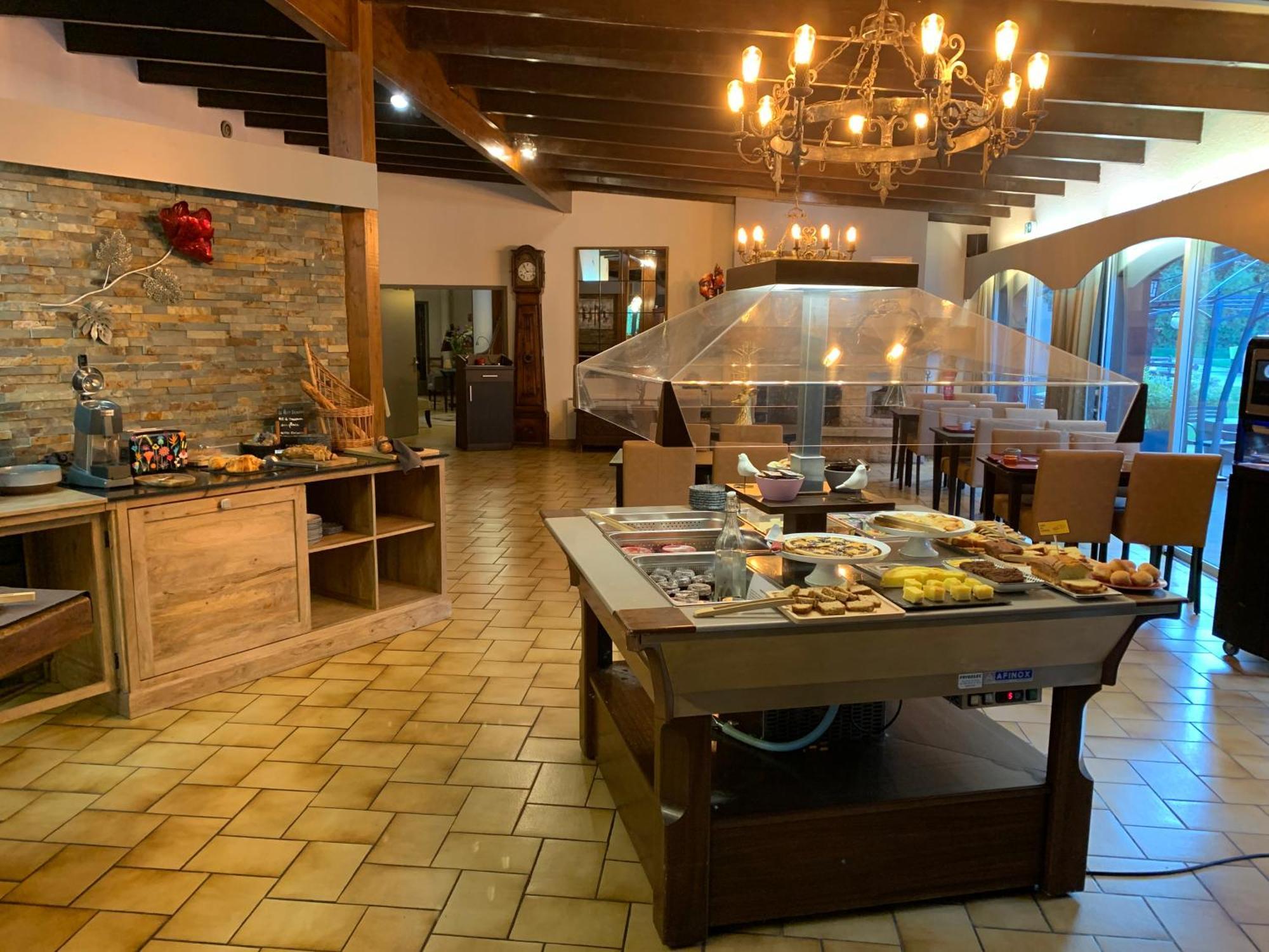 Logis Hotel Le Lac Эмбрён Экстерьер фото