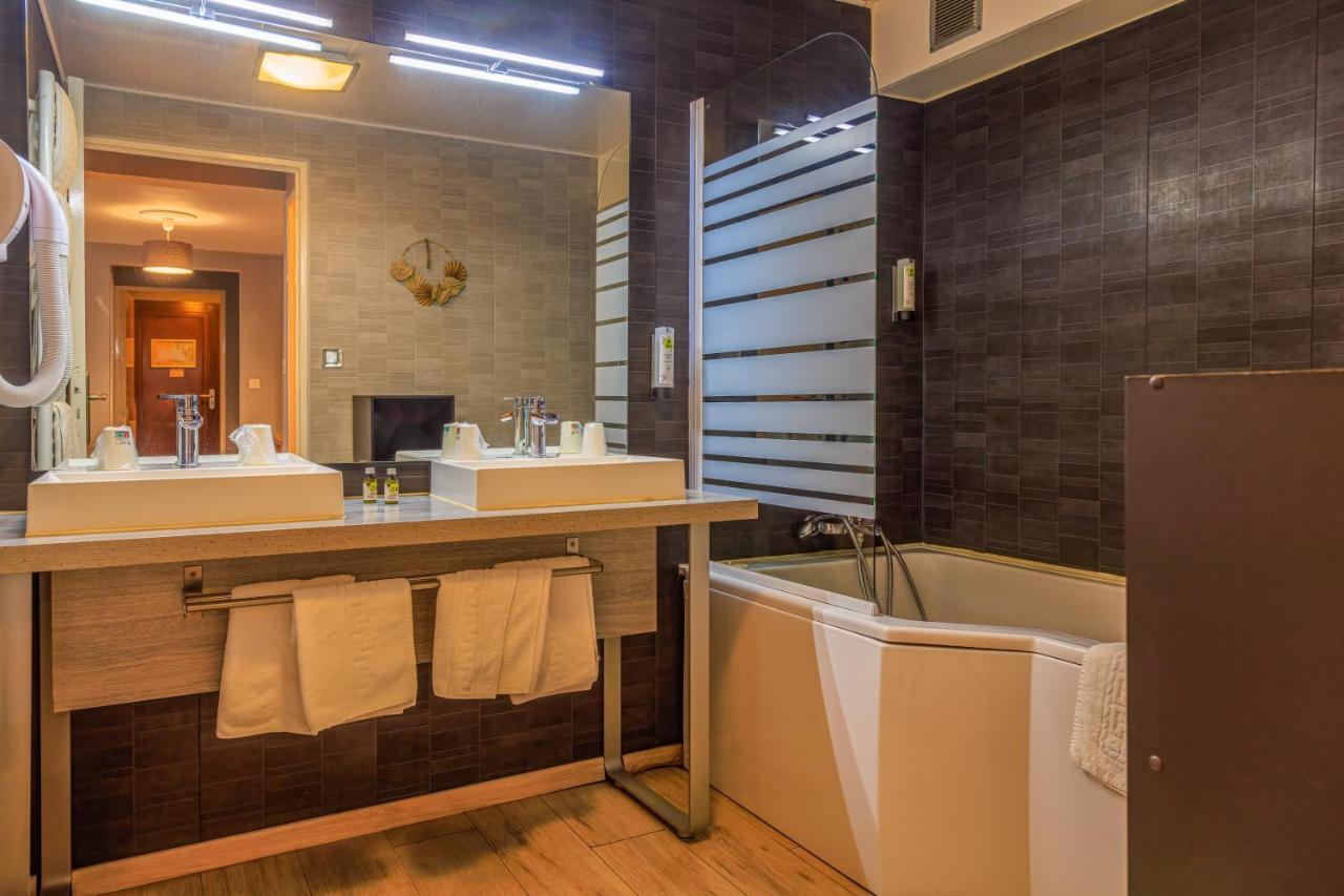 Logis Hotel Le Lac Эмбрён Экстерьер фото