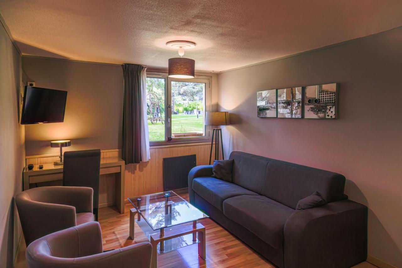 Logis Hotel Le Lac Эмбрён Экстерьер фото