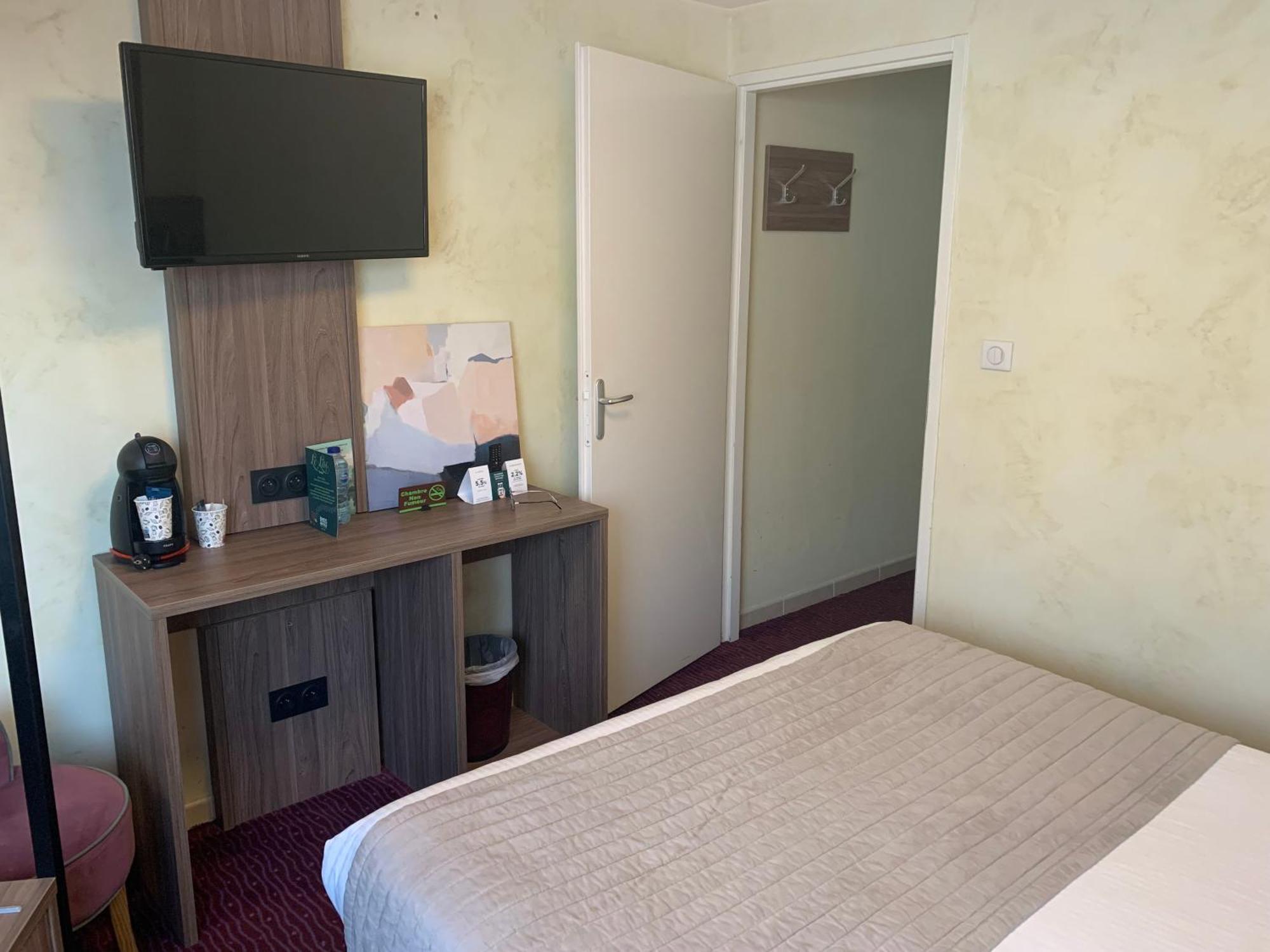 Logis Hotel Le Lac Эмбрён Экстерьер фото