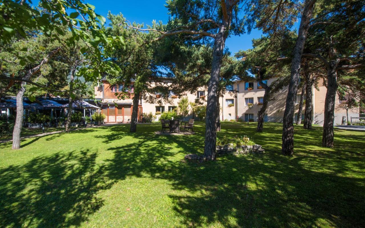 Logis Hotel Le Lac Эмбрён Экстерьер фото