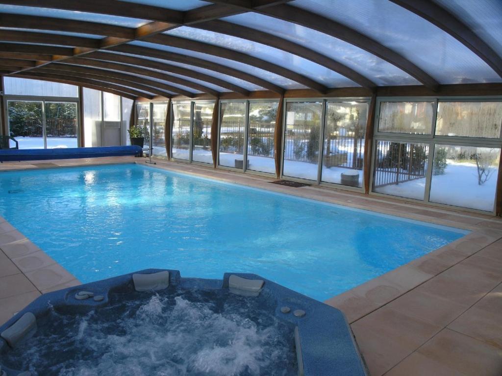Logis Hotel Le Lac Эмбрён Экстерьер фото
